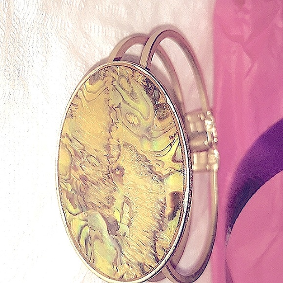 EuroKatGifts Jewelry - Cuff Bracelet Nautical Shell Natural Abalone Goldtone Brass Hinged Beach Vintage